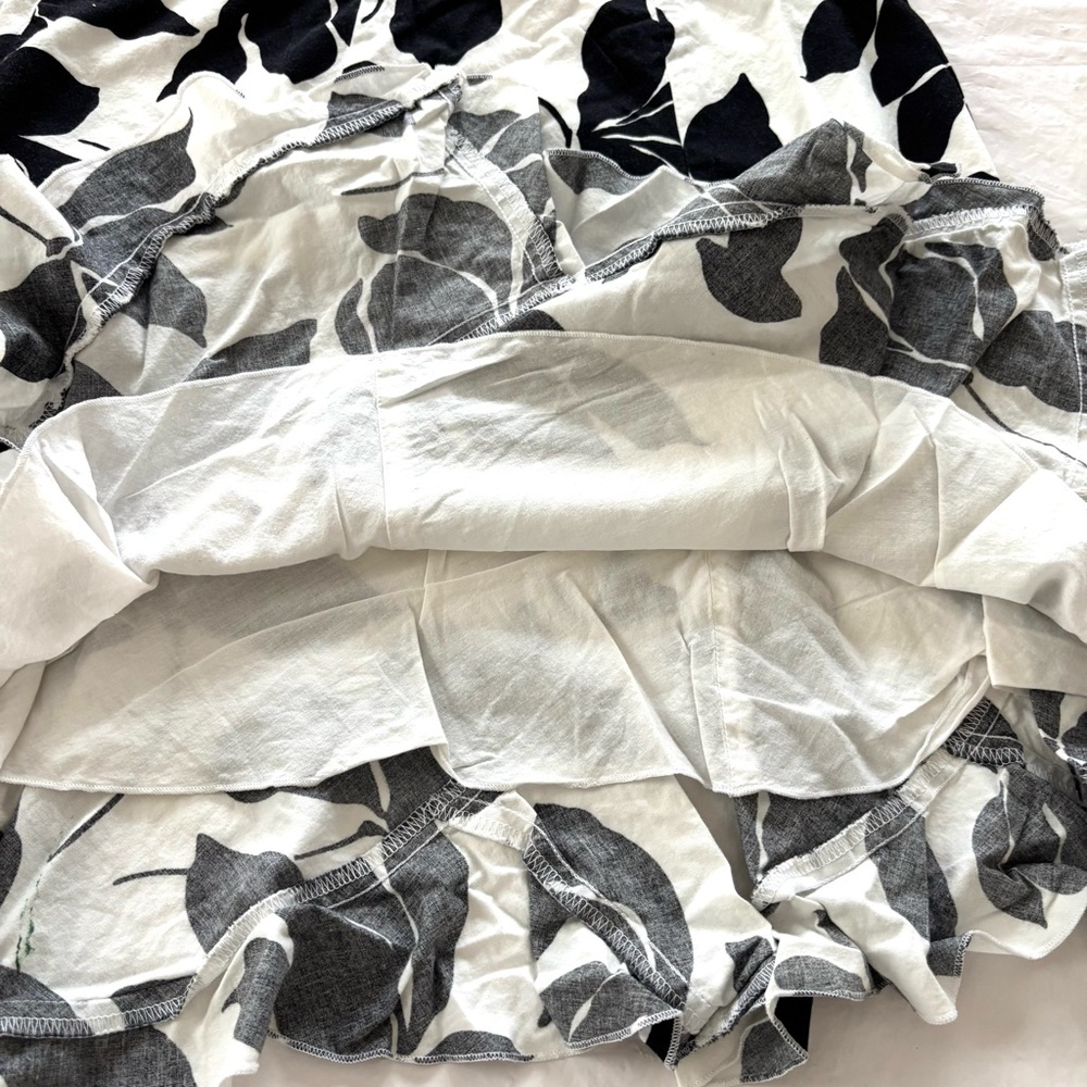 NWOT White House Black Market Black WhTE Leaf Print A-Line Ruffle Hem Skirt SZ 6 - Picture 7 of 10